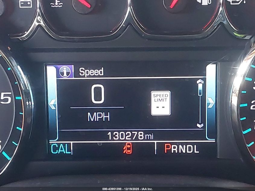 2018 Chevrolet Suburban Premier VIN: 1GNSCJKCXJR192187 Lot: 43951398