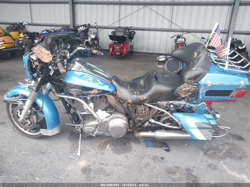 2011 Harley-Davidson Flhtcu VIN: 1HD1FC410BB660455 Lot: 43951580