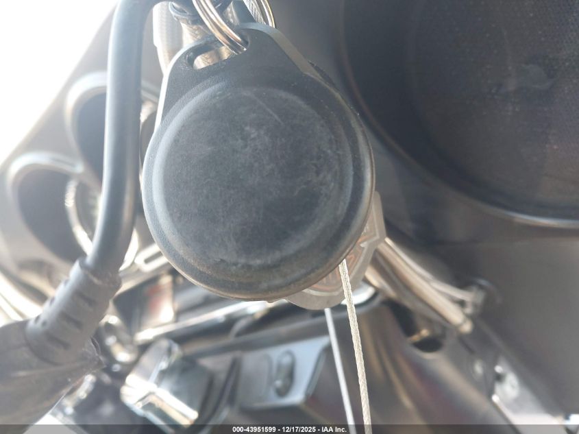 2001 Harley-Davidson Flht Classic VIN: 1HD1DJV381Y601885 Lot: 43951599