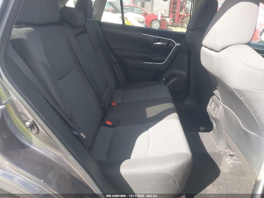 2024 Toyota Rav4 Xle VIN: 2T3W1RFV1RC264241 Lot: 43951609