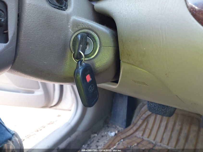 2004 Toyota Camry Le VIN: JTDBE32K040270491 Lot: 43951755