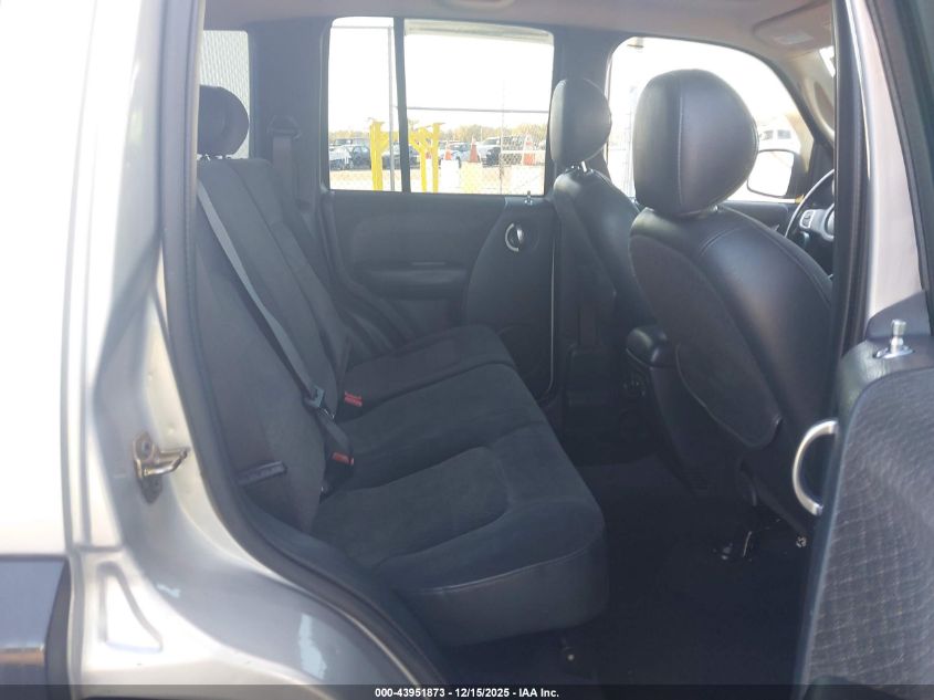 2002 Jeep Liberty Limited Edition VIN: 1J4GK58K92W220677 Lot: 43951873