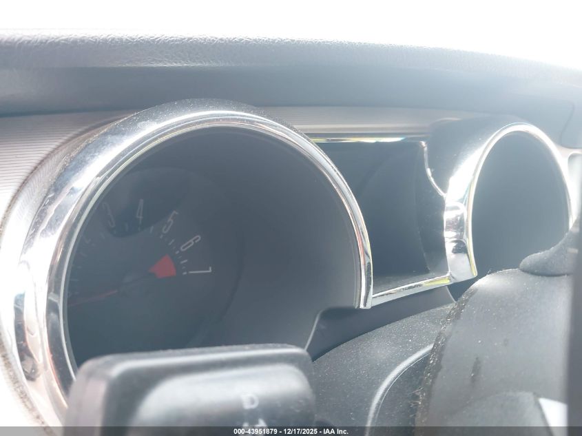 2005 Ford Mustang VIN: 1ZVHT84N655256858 Lot: 43951879