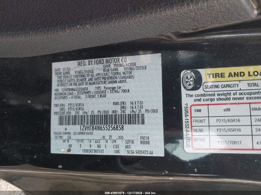 2005 Ford Mustang VIN: 1ZVHT84N655256858 Lot: 43951879