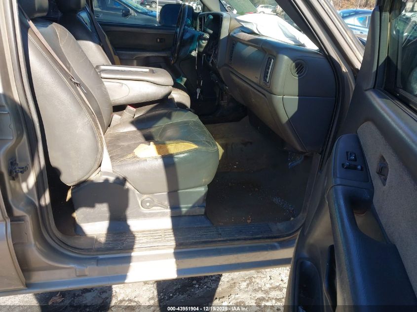 2003 Chevrolet Silverado 3500 Ls VIN: 1GCJC33U33F199686 Lot: 43951904