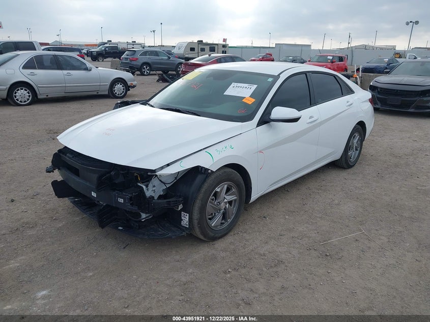 2025 Hyundai Elantra Se