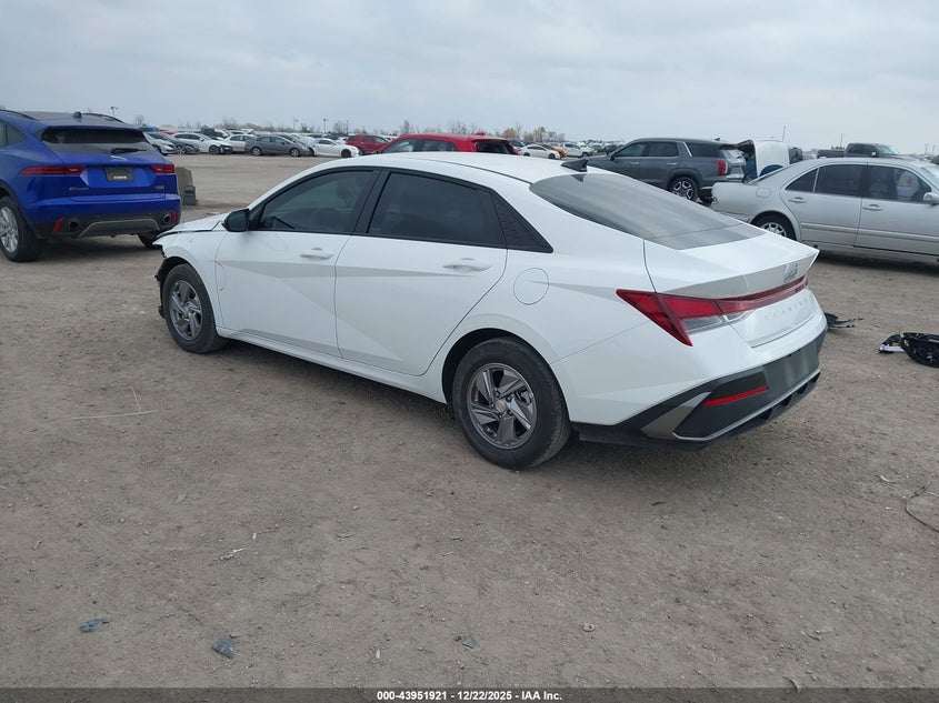 2025 Hyundai Elantra Se