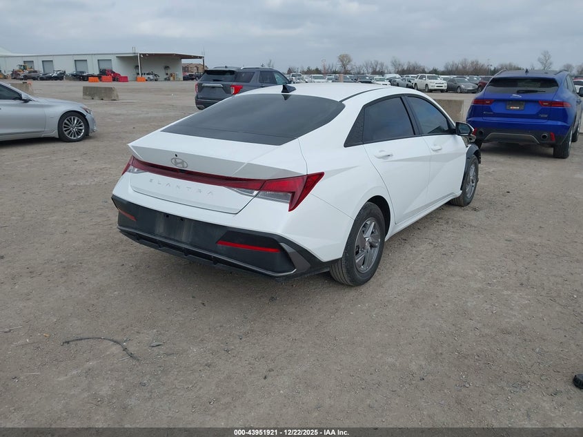 2025 Hyundai Elantra Se