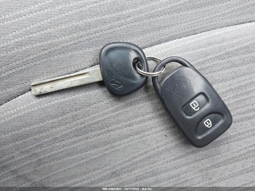 2017 Hyundai Accent Value Edition VIN: KMHCT4AE3HU352883 Lot: 43951931