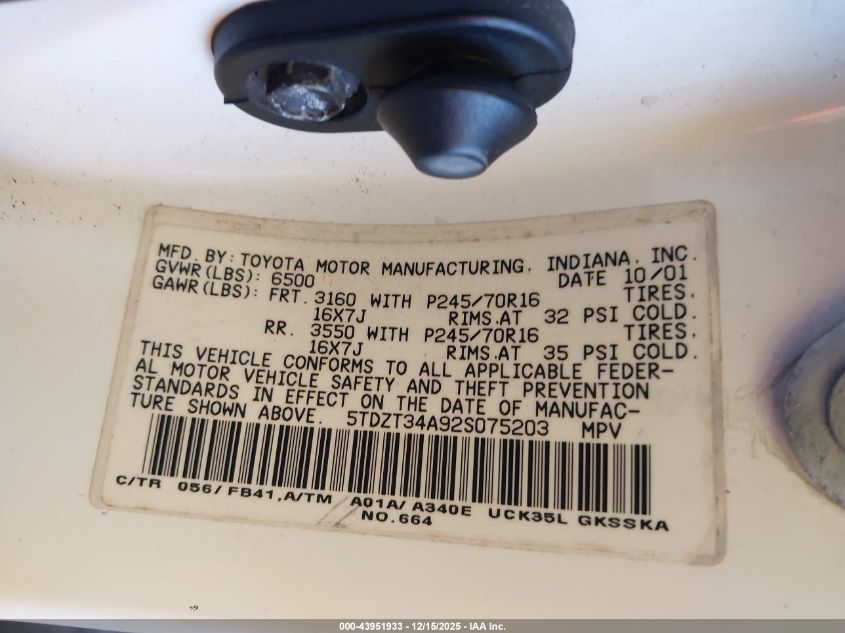 2002 Toyota Sequoia Sr5 V8 VIN: 5TDZT34A92S075203 Lot: 43951933