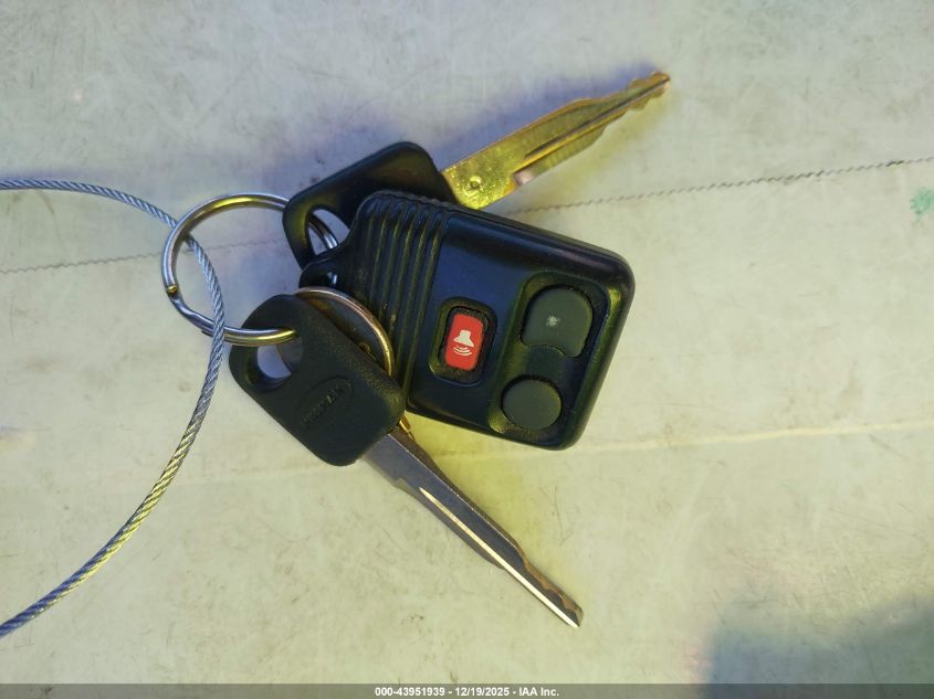 2000 Ford F-250 Lariat/Xl/Xlt VIN: 1FTNX20F4YED42843 Lot: 43951939