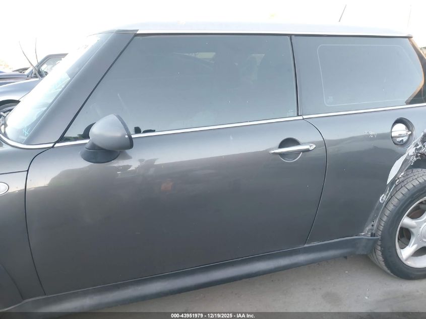 2006 Mini Cooper S VIN: WMWRE33556TN28736 Lot: 43951979