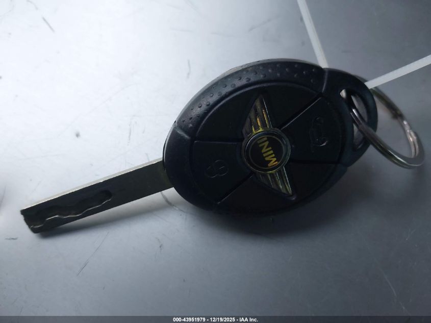 2006 Mini Cooper S VIN: WMWRE33556TN28736 Lot: 43951979