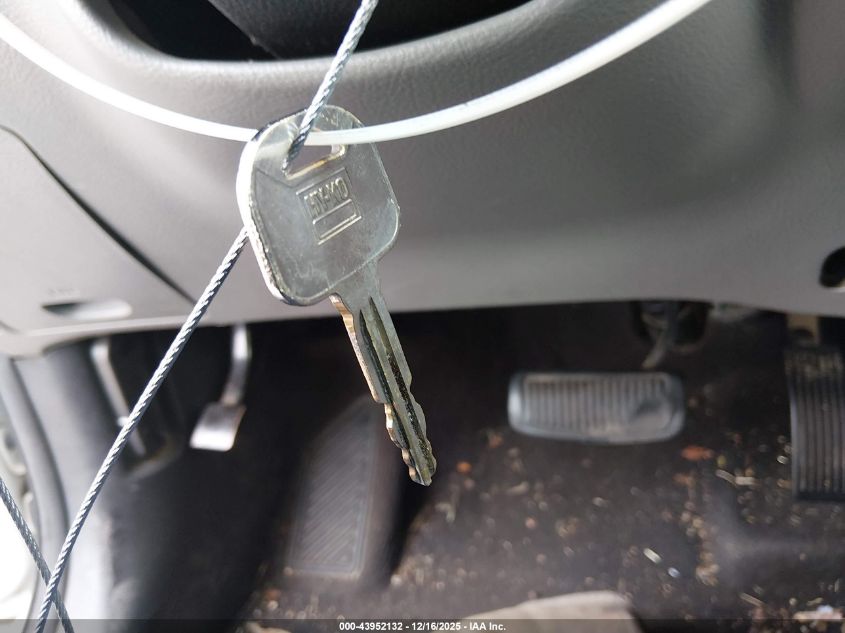 2008 Hyundai Santa Fe Gls VIN: 5NMSG13D18H194221 Lot: 43952132