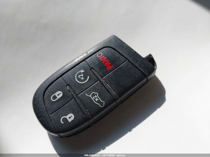 2016 Jeep Grand Cherokee Overland VIN: 1C4RJFCG9GC381596 Lot: 43952137