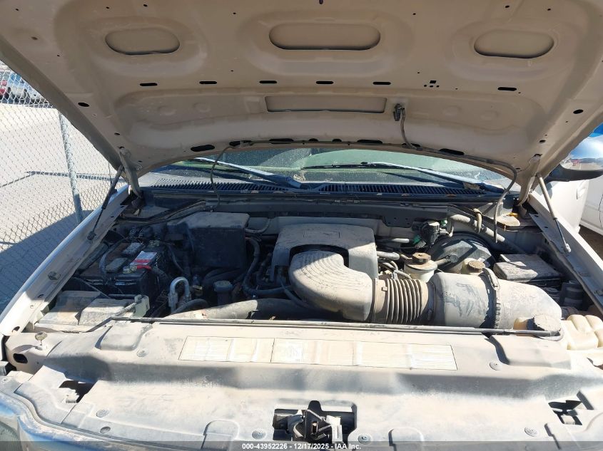 1998 Ford Expedition Eddie Bauer/Xlt VIN: 1FMPU18L8WLA64958 Lot: 43952226