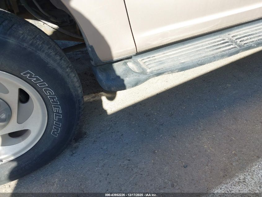 1998 Ford Expedition Eddie Bauer/Xlt VIN: 1FMPU18L8WLA64958 Lot: 43952226