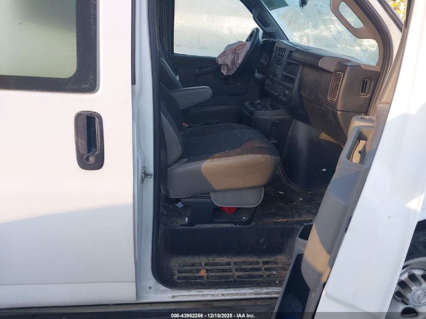 2018 Chevrolet Express 2500 Work Van VIN: 1GCWGAFG3J1907370 Lot: 43952256