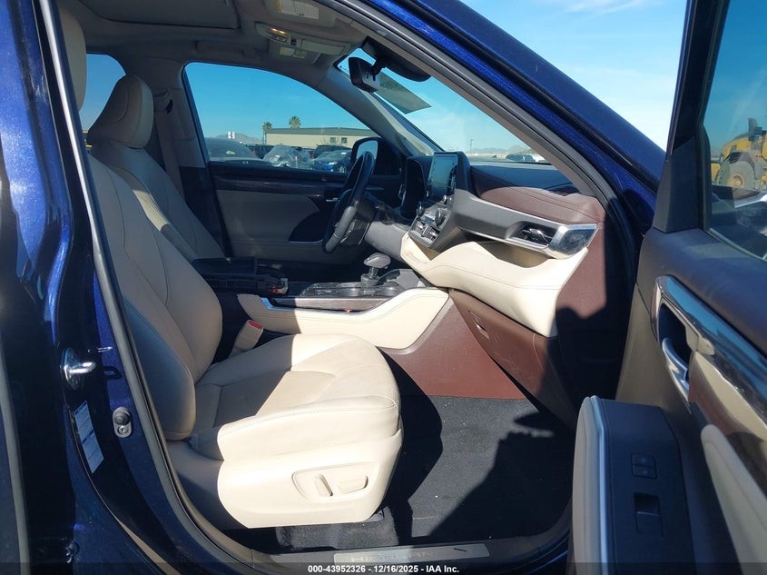 2022 Toyota Highlander Hybrid Limited