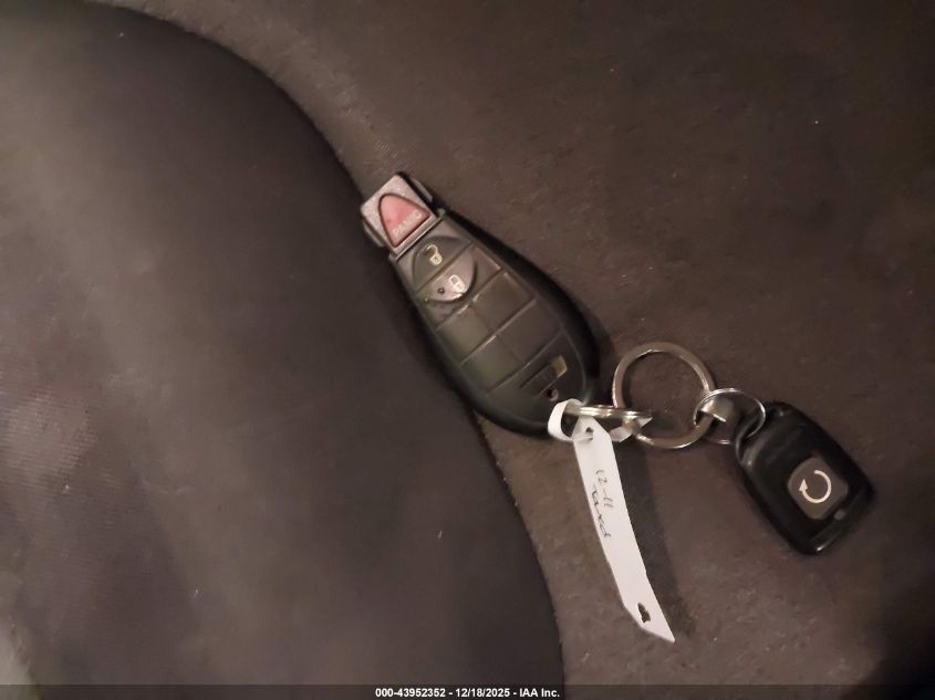 2014 Jeep Cherokee Latitude VIN: 1C4PJMCB1EW227783 Lot: 43952352