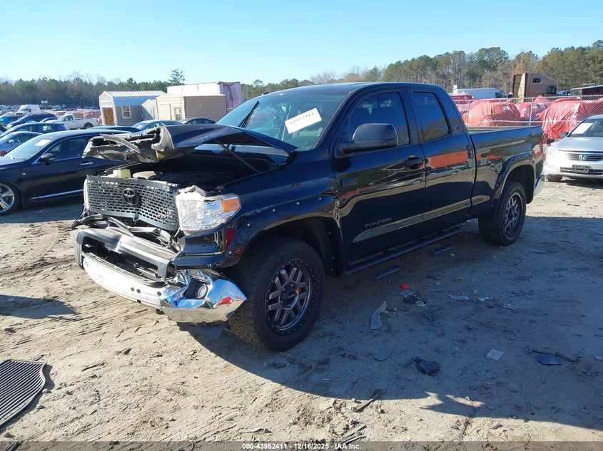 5TFUW5F1XHX605532 2017 TOYOTA TUNDRA photo no. 2