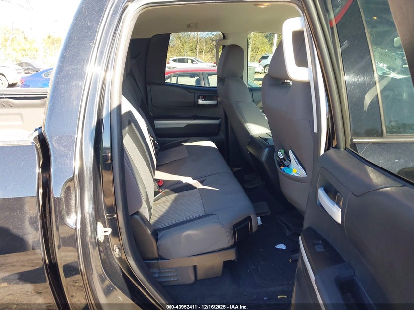 5TFUW5F1XHX605532 2017 TOYOTA TUNDRA photo no. 8