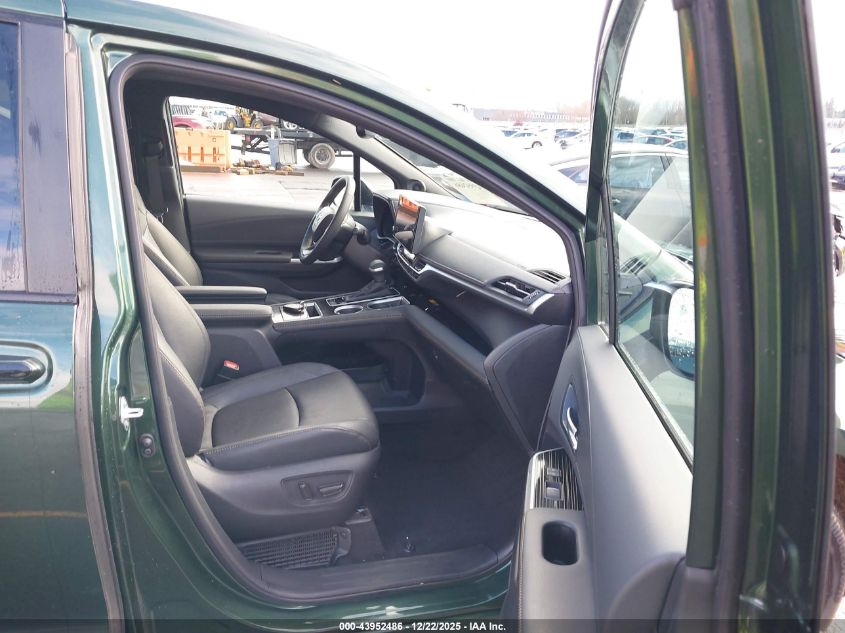 2025 Toyota Sienna Woodland Edition