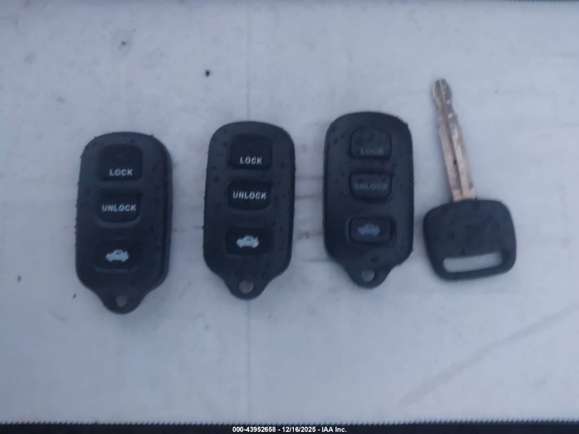 2001 Toyota Camry Le VIN: 4T1BG22K61U102665 Lot: 43952658