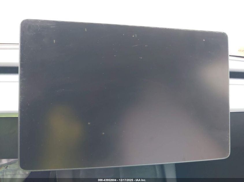 2022 Tesla Model Y Long Range Dual Motor All-Wheel Drive VIN: 7SAYGDEE8NF417890 Lot: 43952804