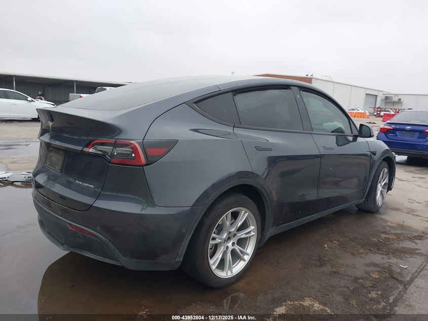 2022 Tesla Model Y Long Range Dual Motor All-Wheel Drive