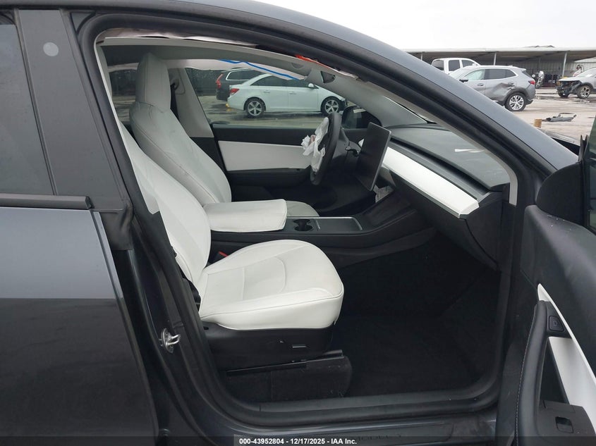 2022 Tesla Model Y Long Range Dual Motor All-Wheel Drive