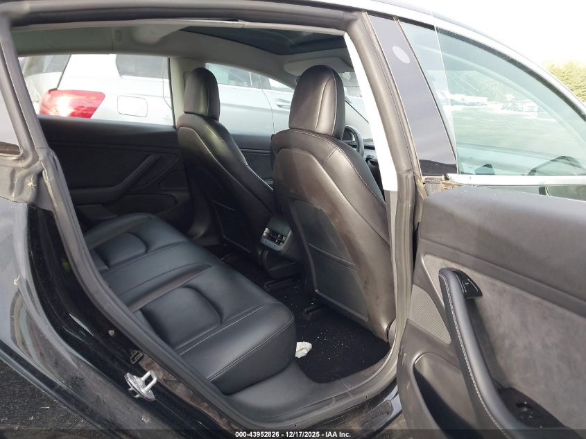 2018 Tesla Model 3 Long Range/Performance VIN: 5YJ3E1EB8JF127371 Lot: 43952826