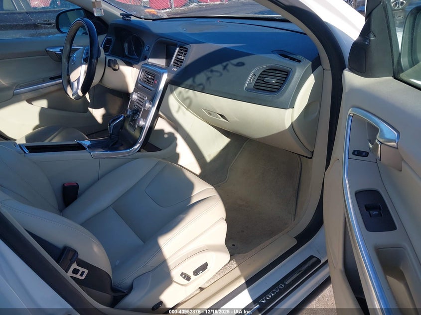 YV1612TM0F1346838 2015 VOLVO S60 photo no. 5