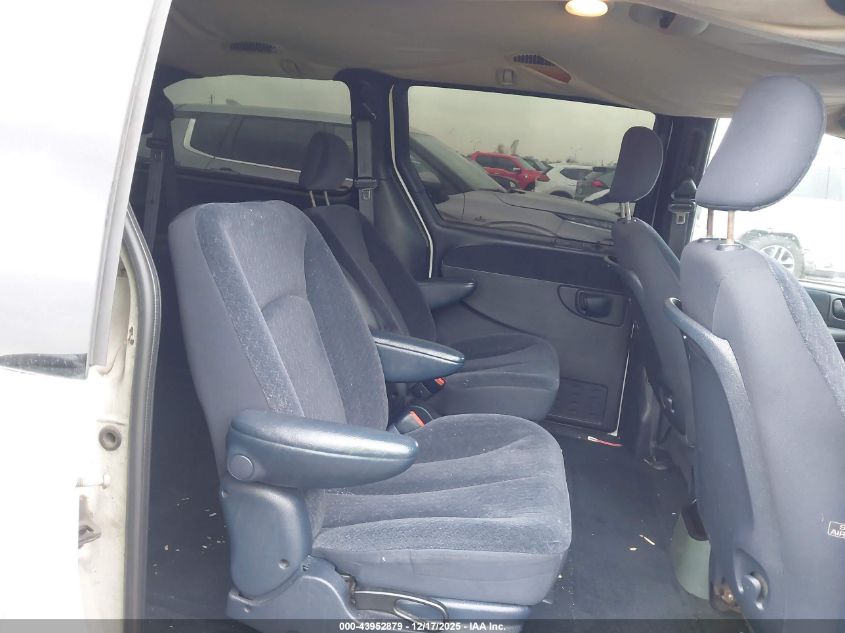 2001 Dodge Grand Caravan Sport VIN: 2B8GP44G71R177804 Lot: 43952879