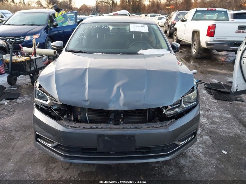 2017 Volkswagen Passat 1.8T S VIN: 1VWAT7A38HC040654 Lot: 43952892