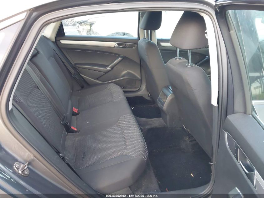 2017 Volkswagen Passat 1.8T S VIN: 1VWAT7A38HC040654 Lot: 43952892