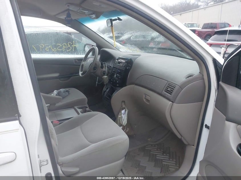 2005 Toyota Sienna Le