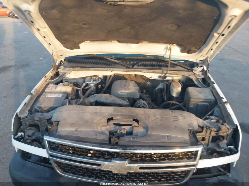 2007 Chevrolet Silverado 2500Hd Classic Work Truck VIN: 1GCHC24U47E198324 Lot: 43952901