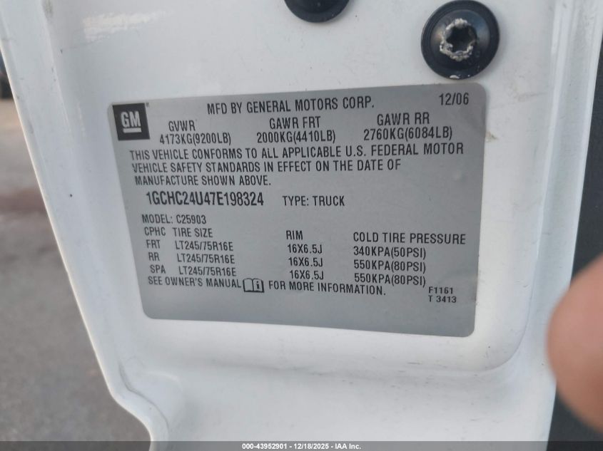2007 Chevrolet Silverado 2500Hd Classic Work Truck VIN: 1GCHC24U47E198324 Lot: 43952901
