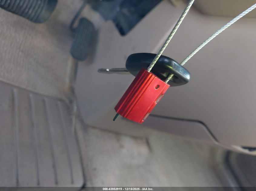 2000 Toyota Sienna Xle VIN: 4T3ZF13C5YU210781 Lot: 43952919