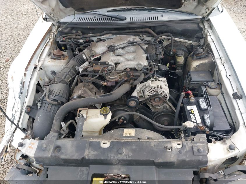 2000 Ford Mustang VIN: 1FAFP4444YF240693 Lot: 43952932