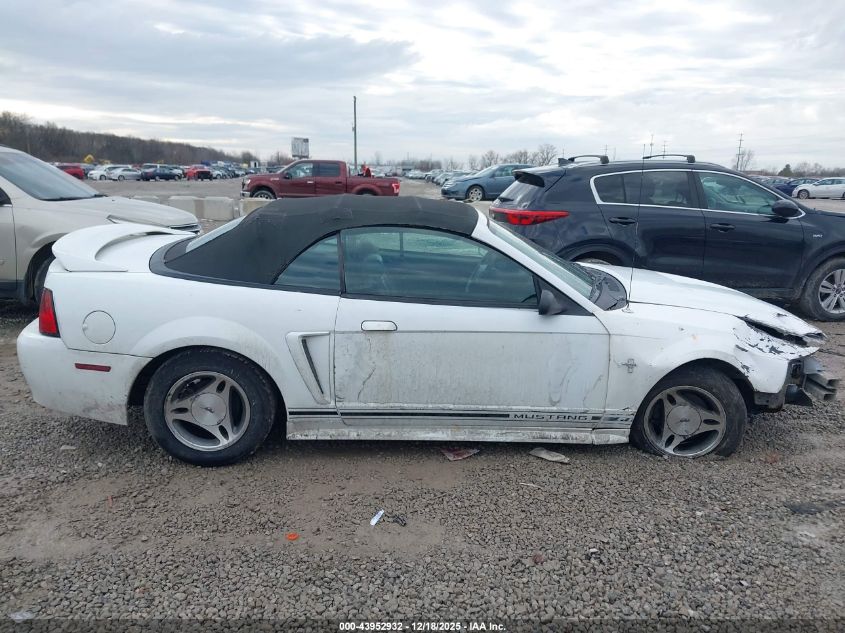 2000 Ford Mustang VIN: 1FAFP4444YF240693 Lot: 43952932