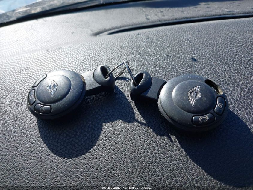 2010 Mini Cooper Clubman VIN: WMWML3C5XATX37432 Lot: 43953007