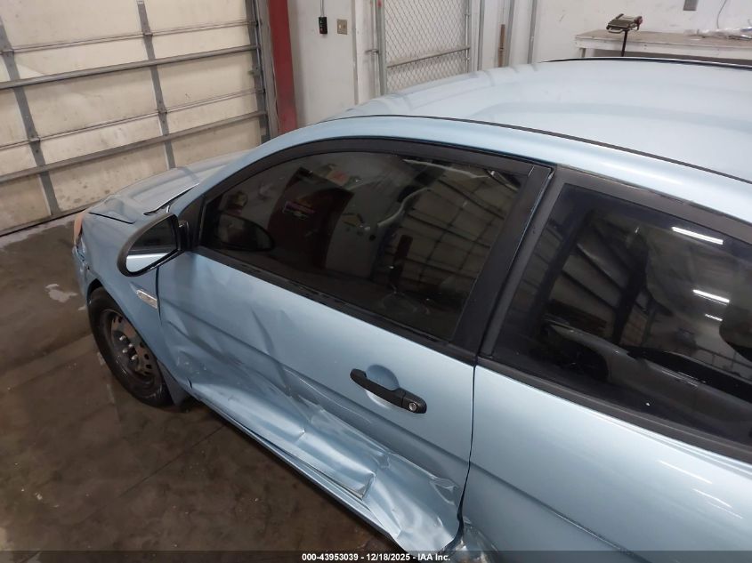 2008 Hyundai Accent Gs VIN: KMHCM36C88U064372 Lot: 43953039