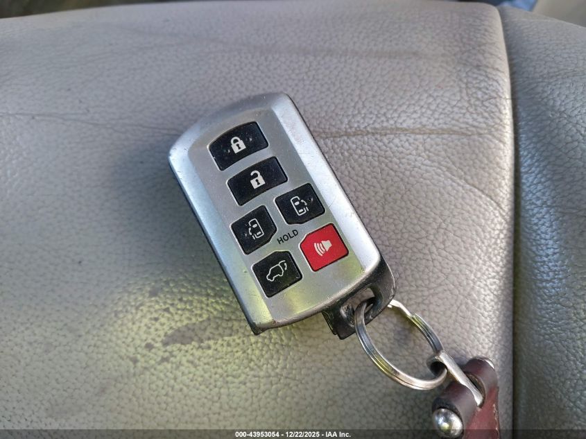 2017 Toyota Sienna Xle Premium 7 Passenger VIN: 5TDDZ3DC2HS175789 Lot: 43953054