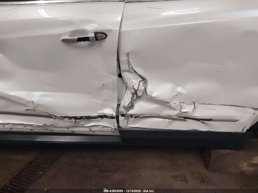 2017 Cadillac Xt5 Luxury VIN: 1GYKNDRS3HZ173132 Lot: 43953095