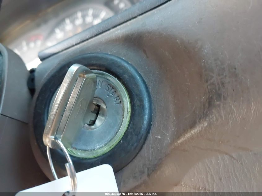 2000 Toyota Tundra Ltd V8 VIN: 5TBRT3818YS089007 Lot: 43953176