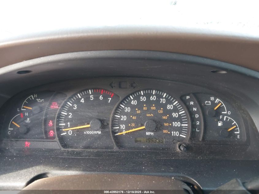 2000 Toyota Tundra Ltd V8 VIN: 5TBRT3818YS089007 Lot: 43953176