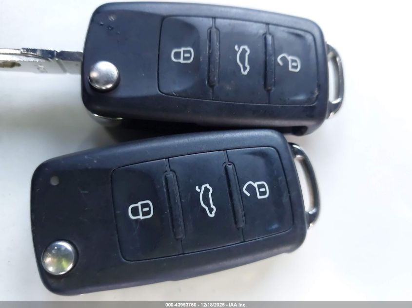 2014 Volkswagen Beetle 1.8T VIN: 3VW517AT3EM823155 Lot: 43953760