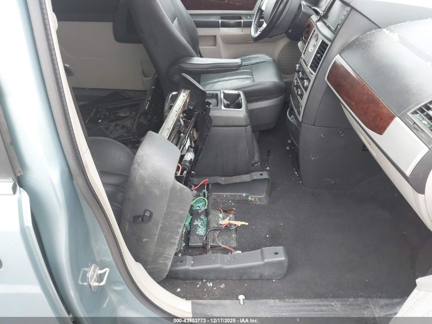 2010 Chrysler Town & Country Touring Plus VIN: 2A4RR8D1XAR381257 Lot: 43953773